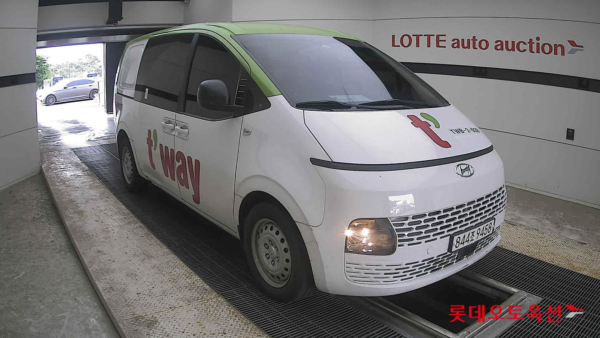 2023 - hyundai staria