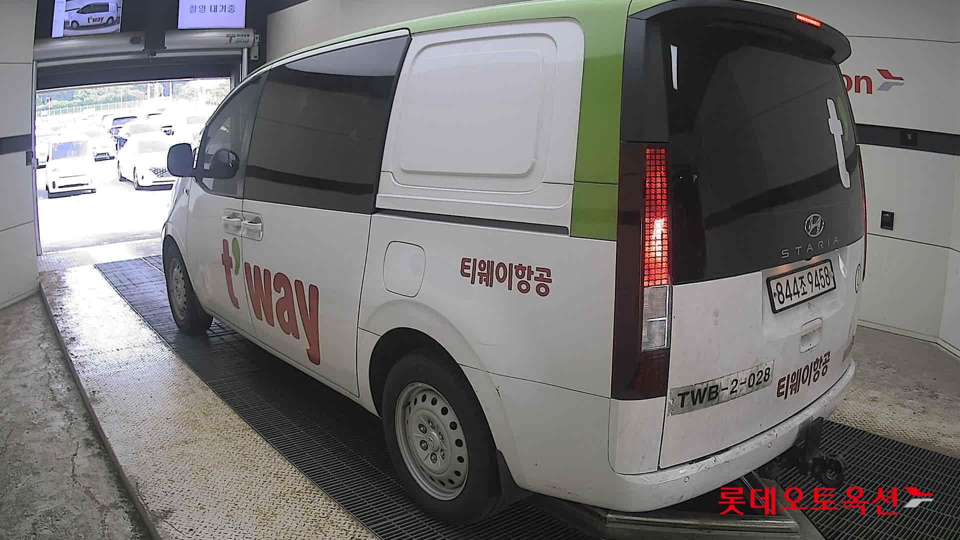 2023 - hyundai staria