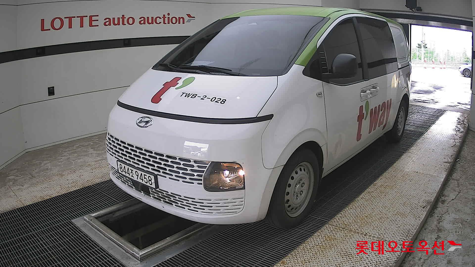 2023 - hyundai staria