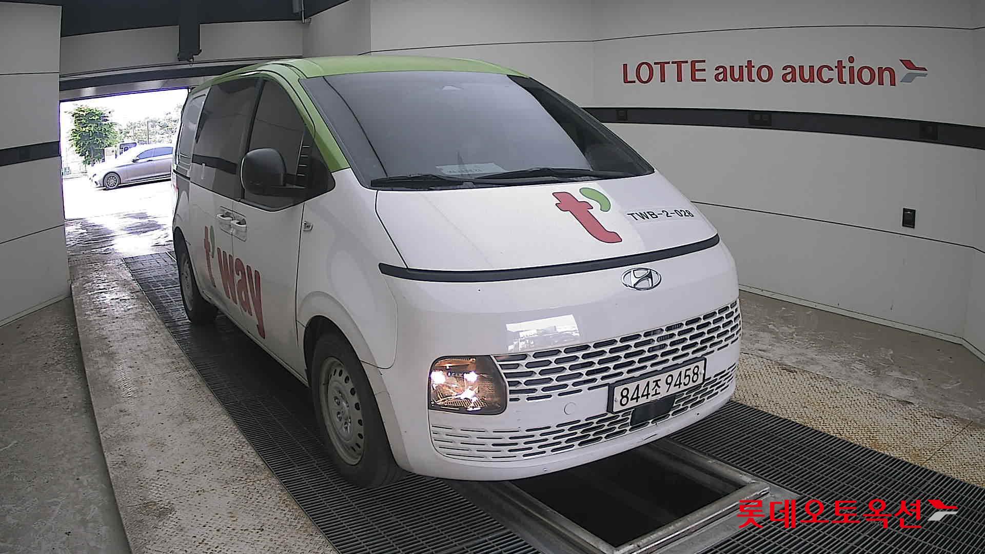 2023 - hyundai staria