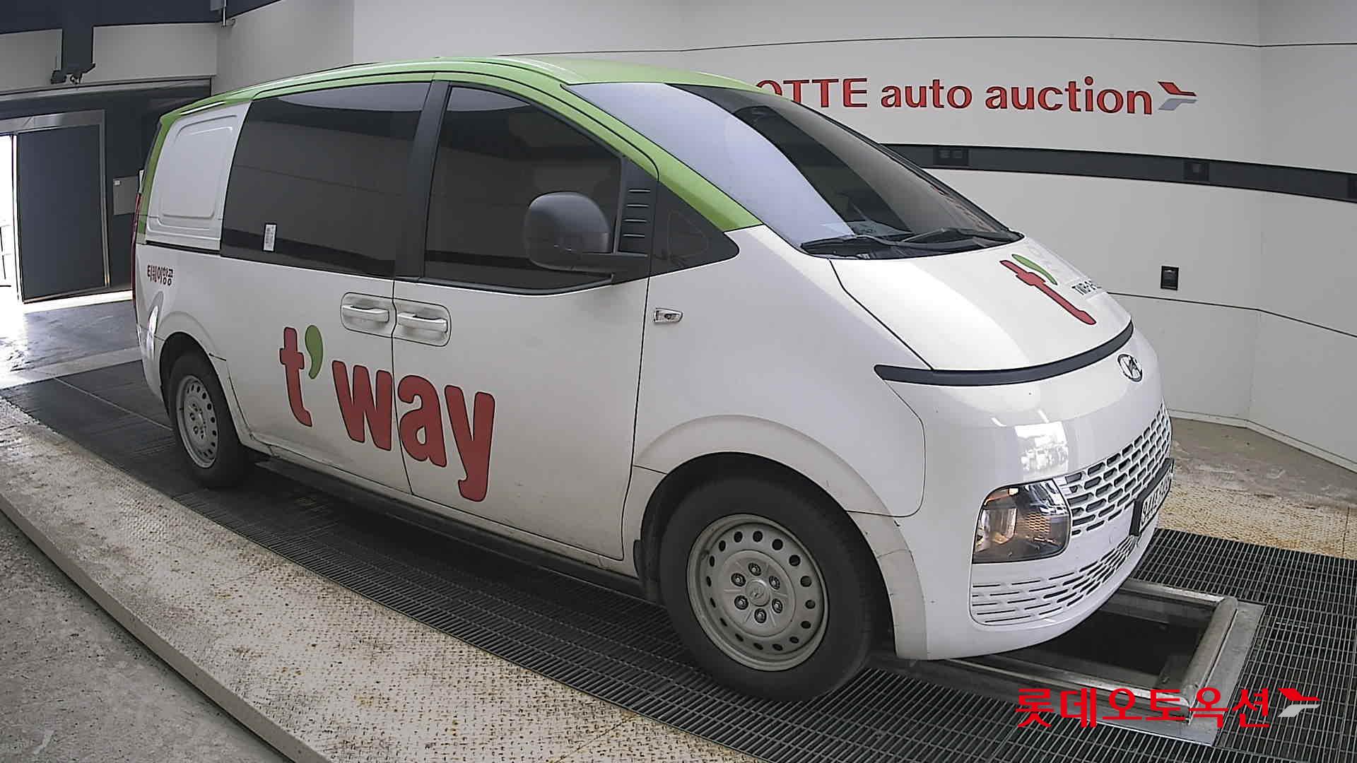 2023 - hyundai staria