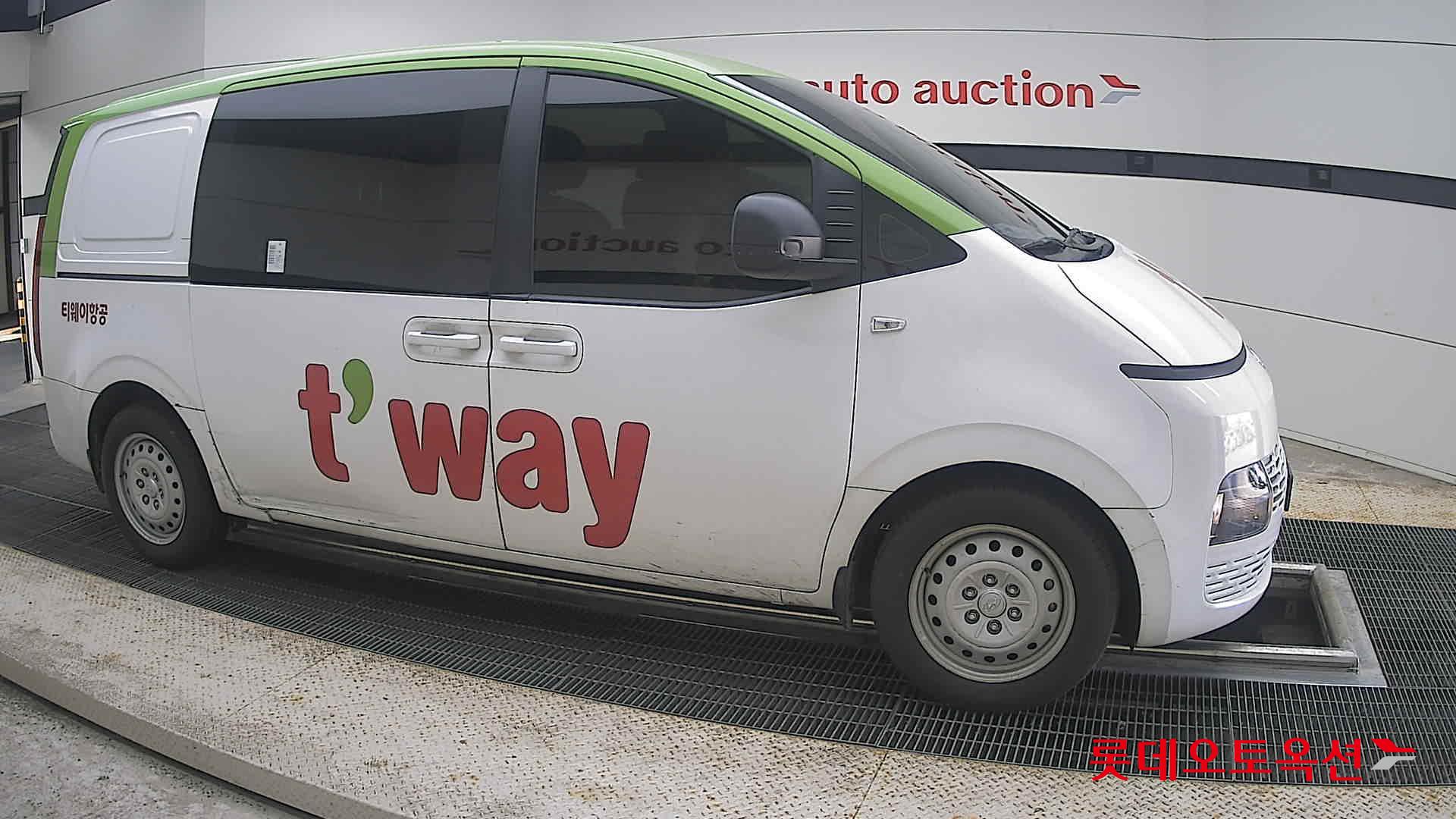 2023 - hyundai staria