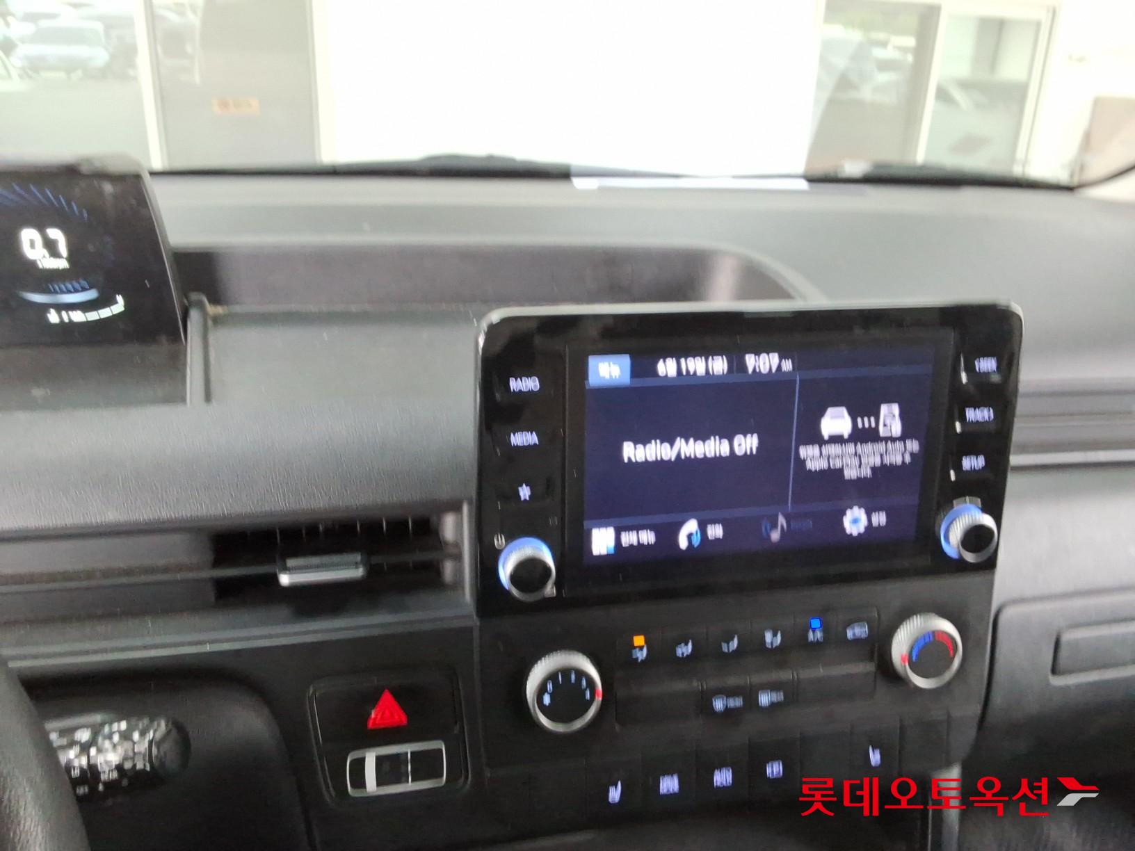 2023 - hyundai staria