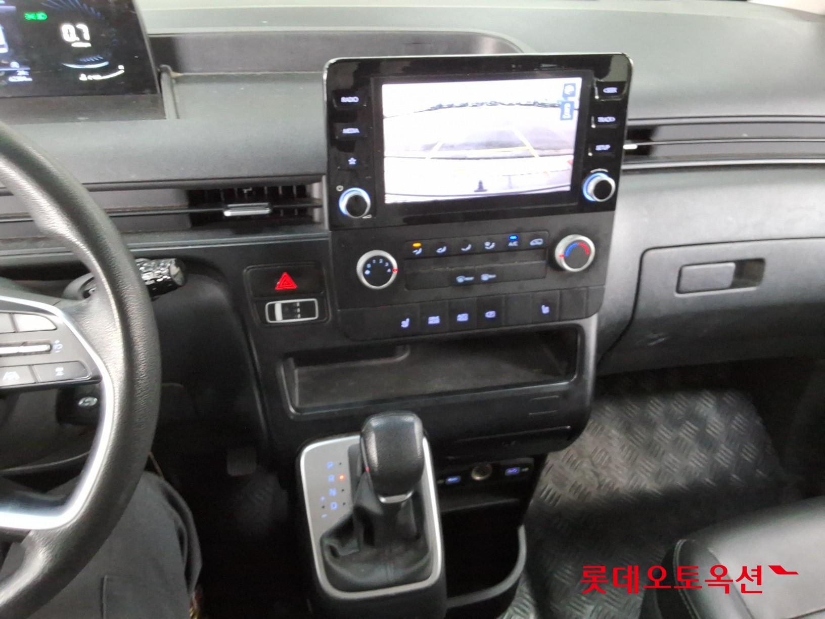 2023 - hyundai staria
