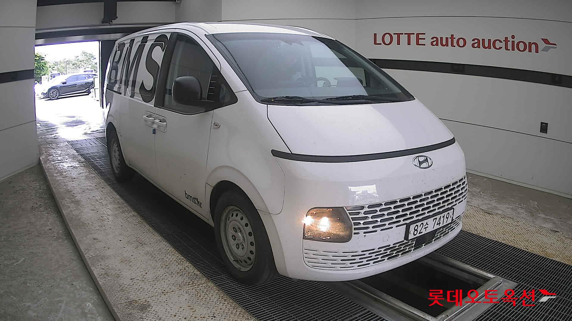 2022 - hyundai staria