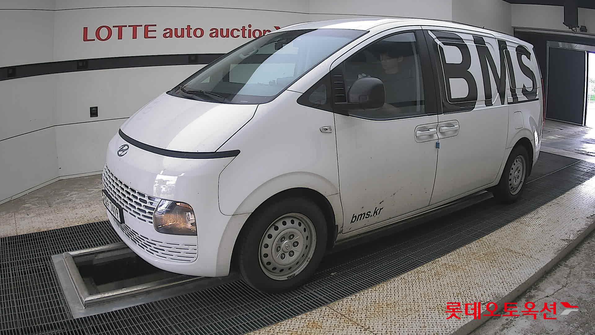 2022 - hyundai staria