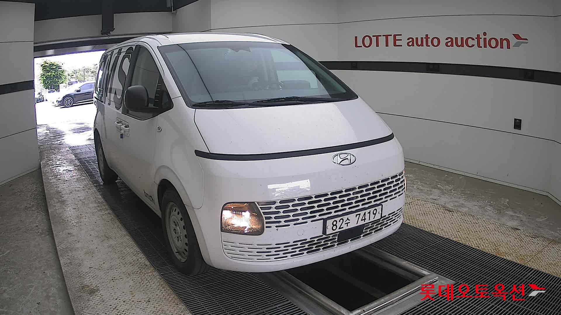 2022 - hyundai staria