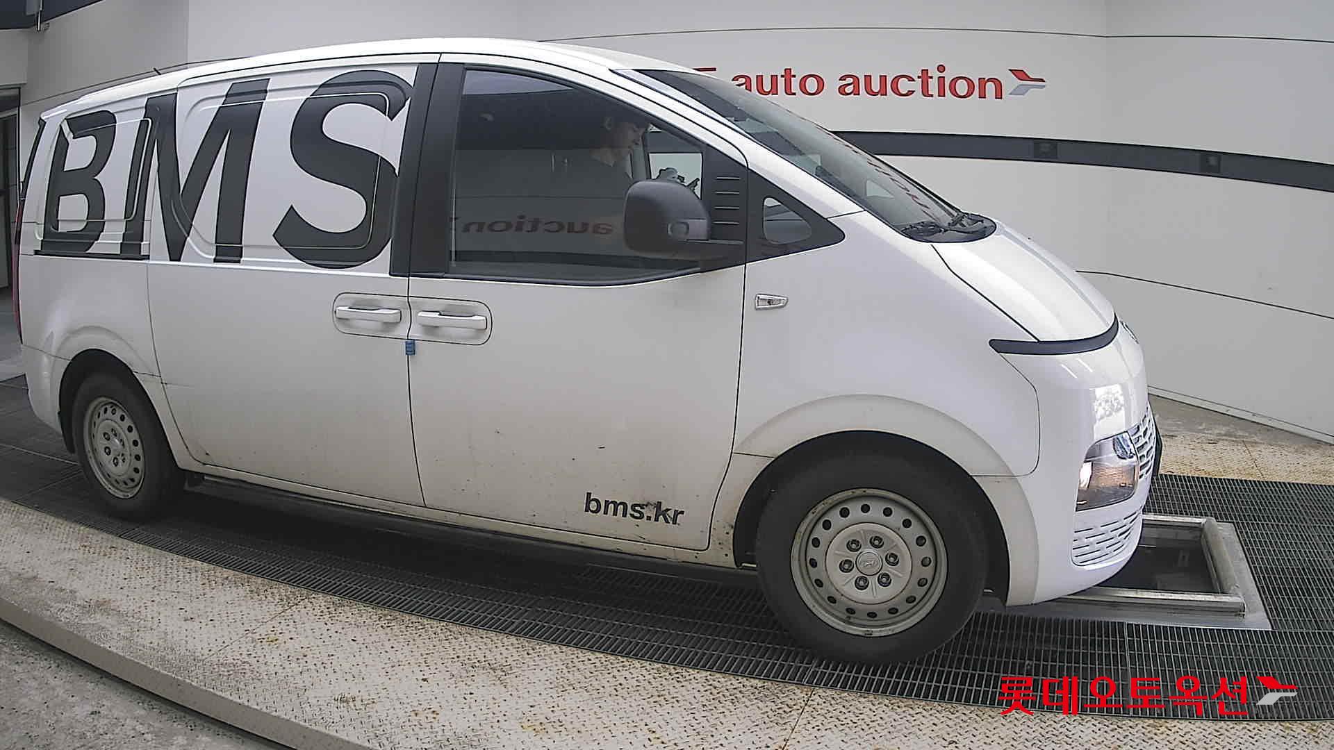 2022 - hyundai staria