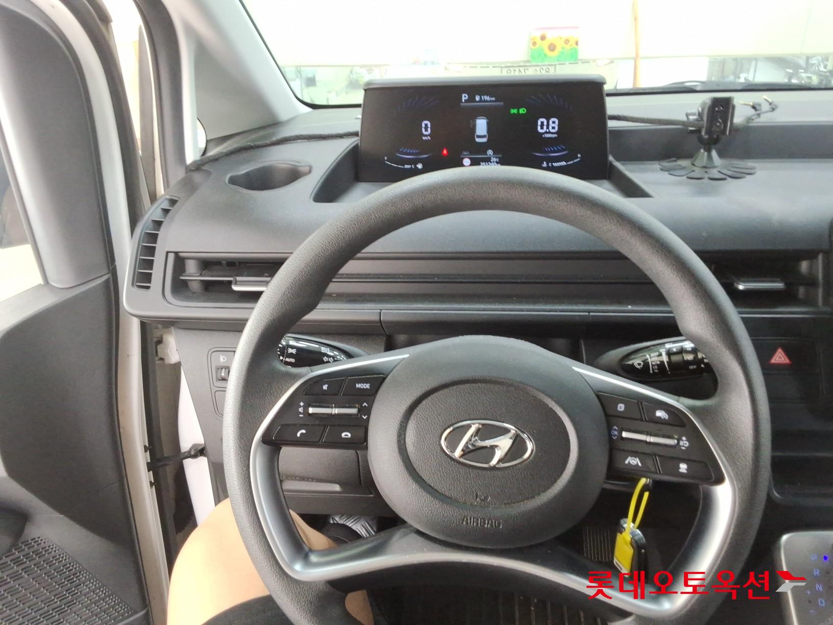 2022 - hyundai staria
