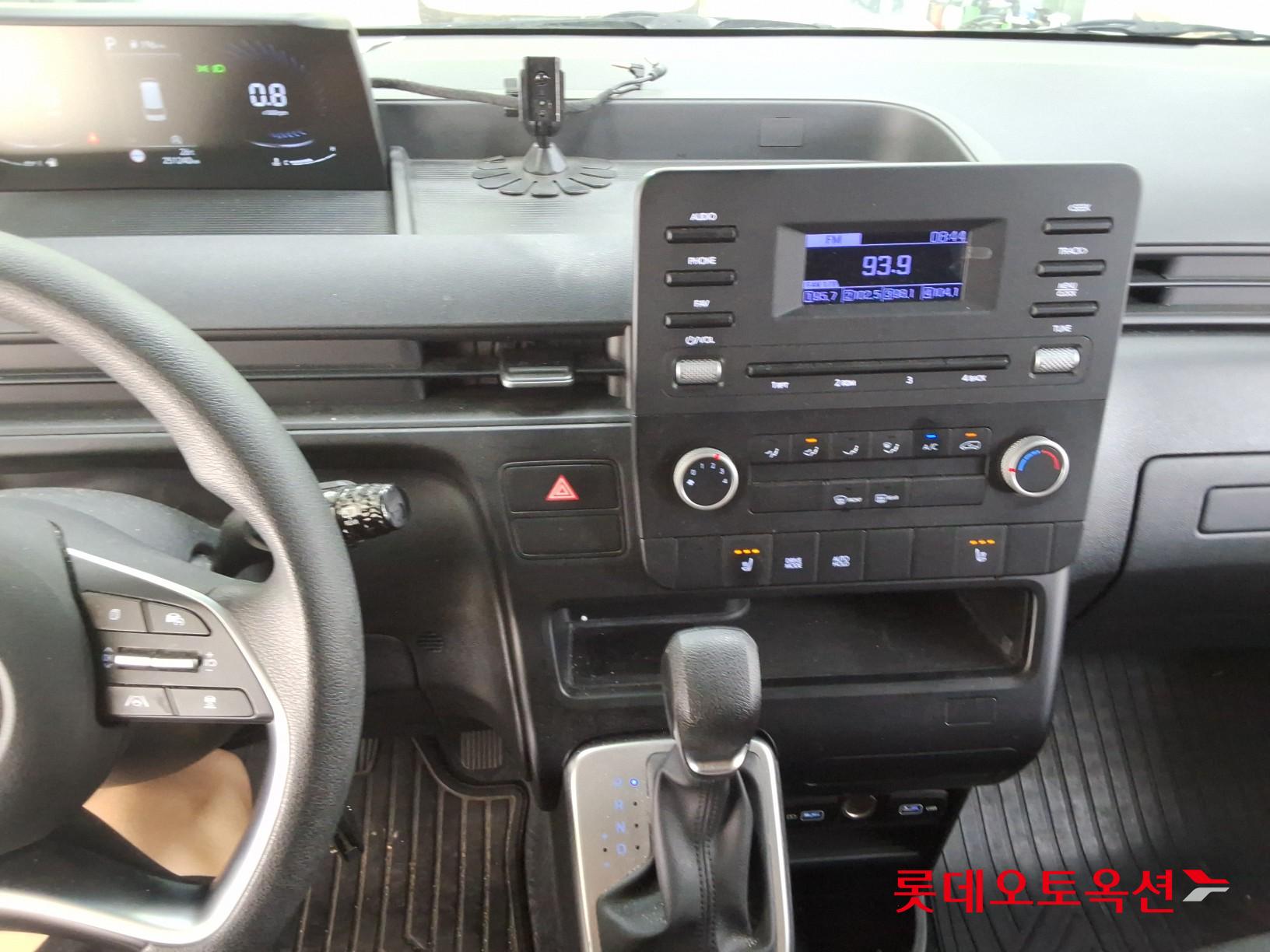 2022 - hyundai staria