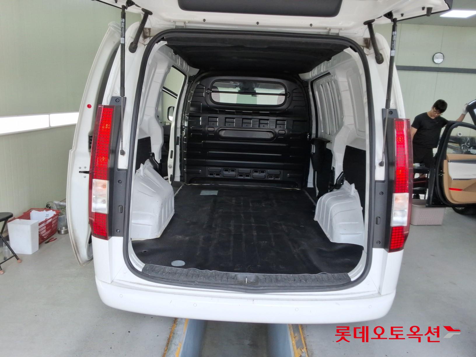 2022 - hyundai staria