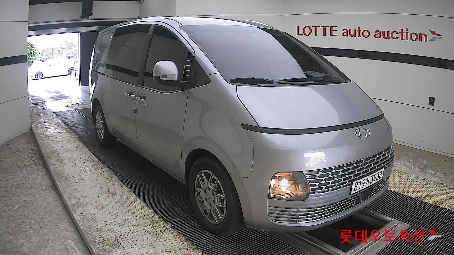 2022 - hyundai staria