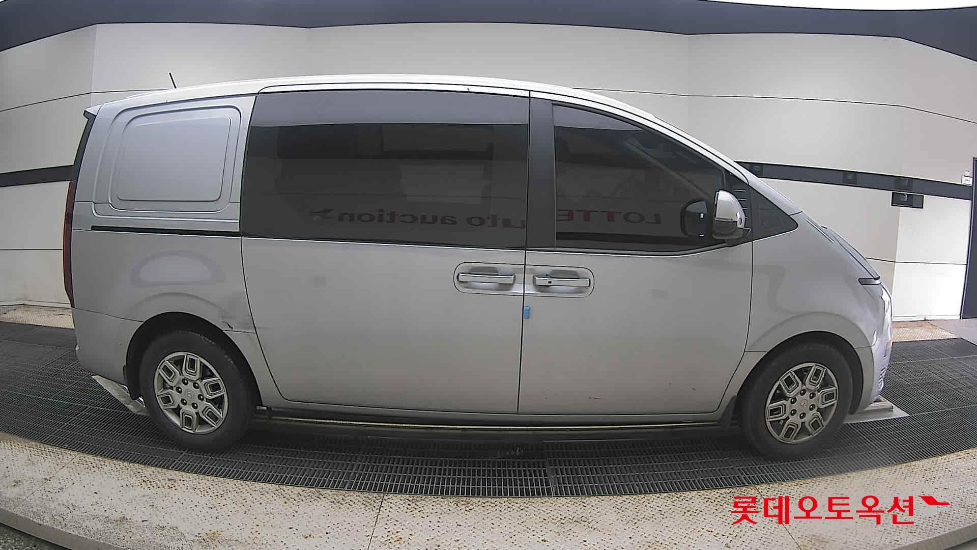 2022 - hyundai staria