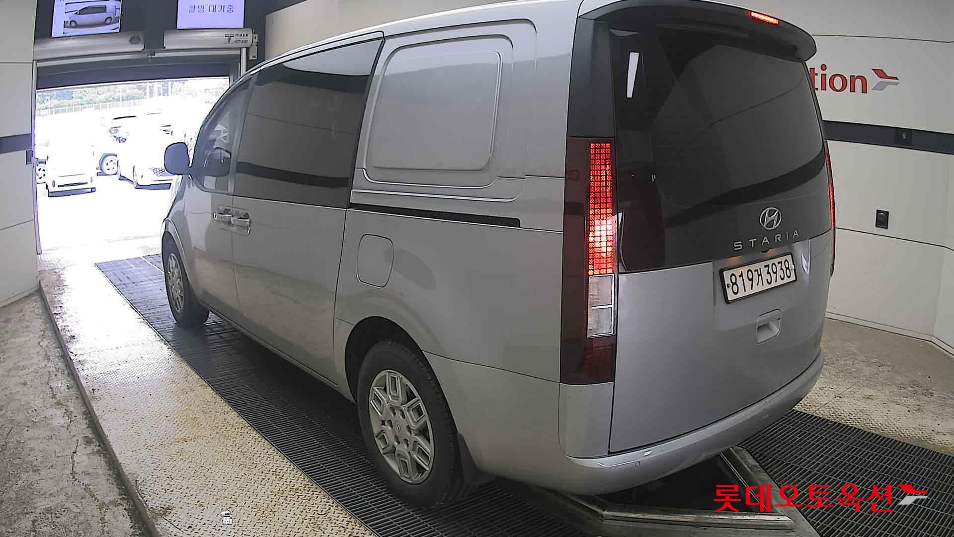 2022 - hyundai staria