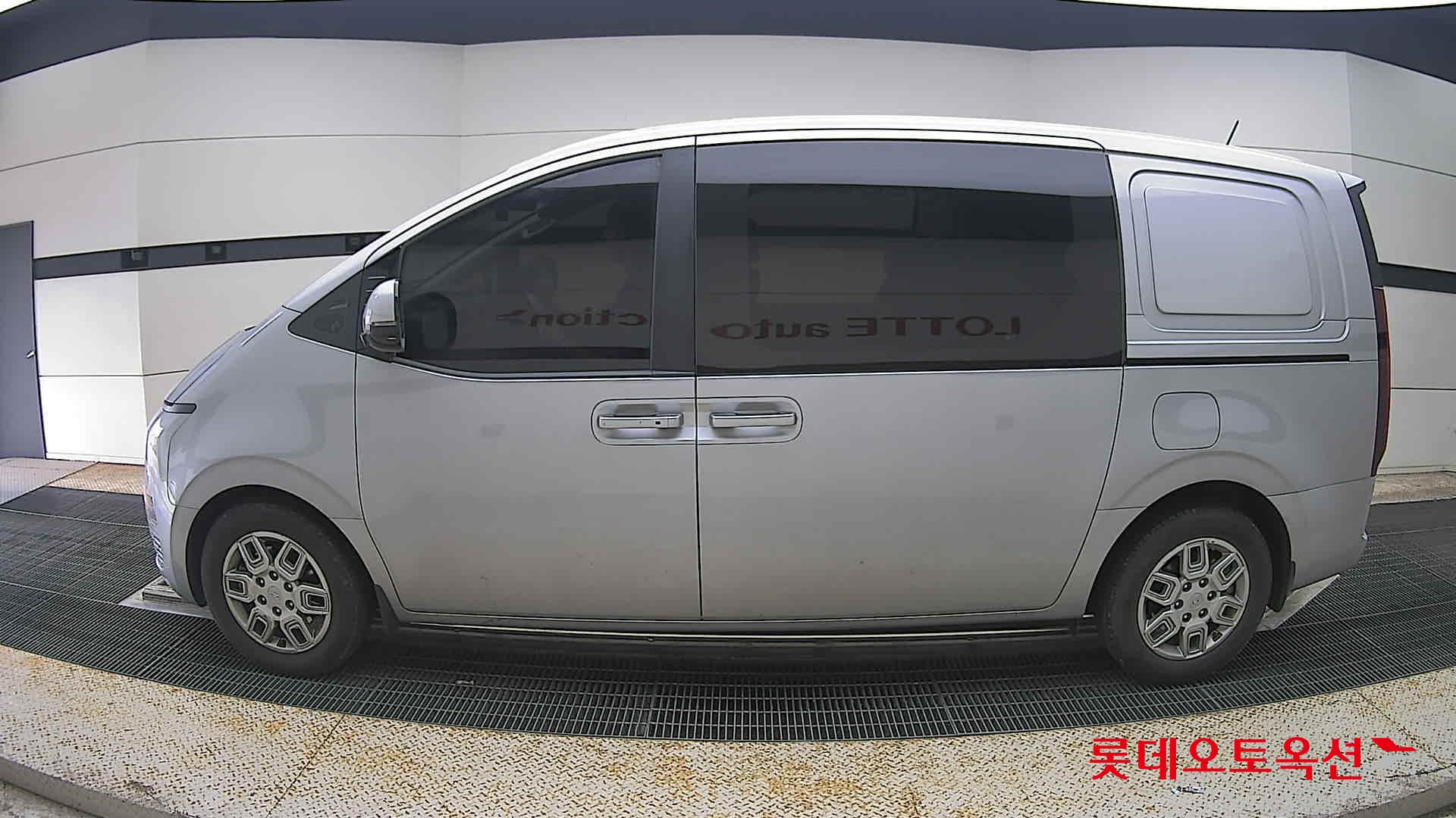 2022 - hyundai staria