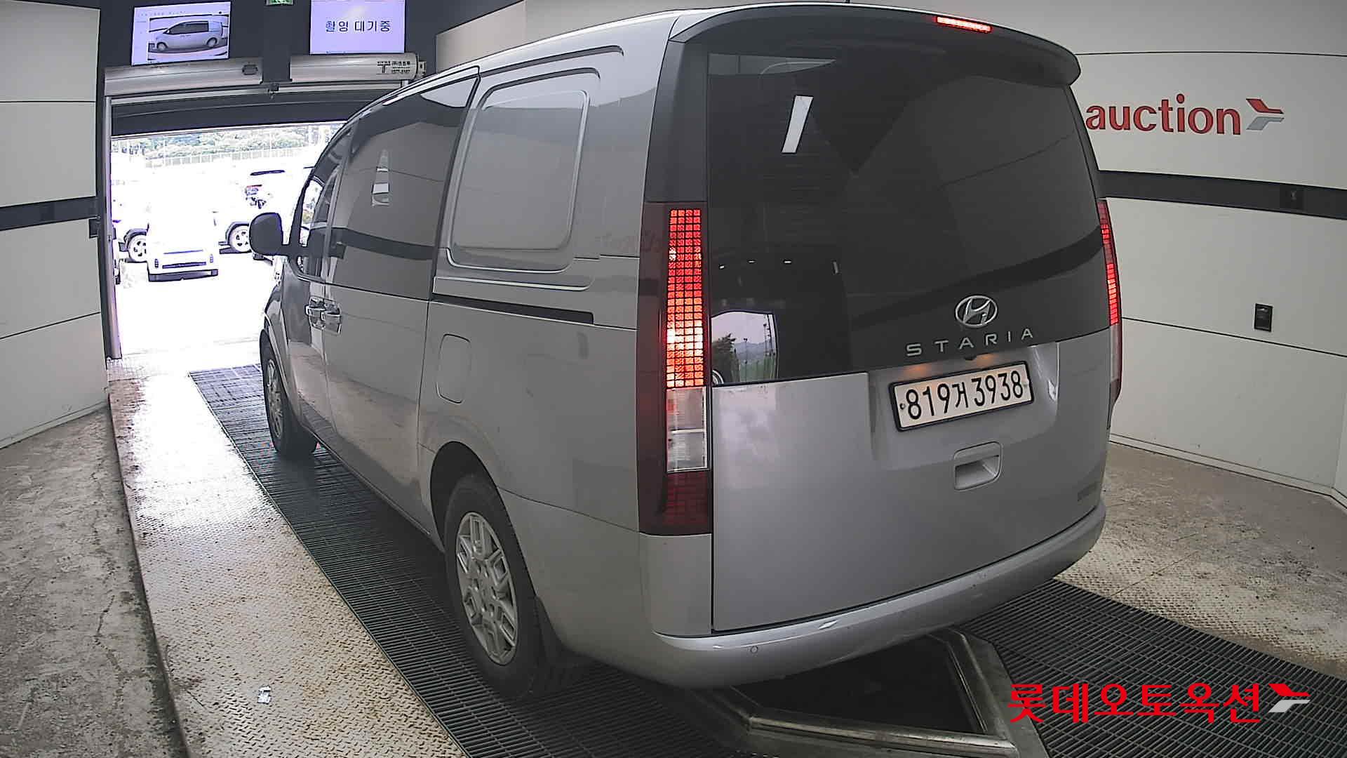 2022 - hyundai staria