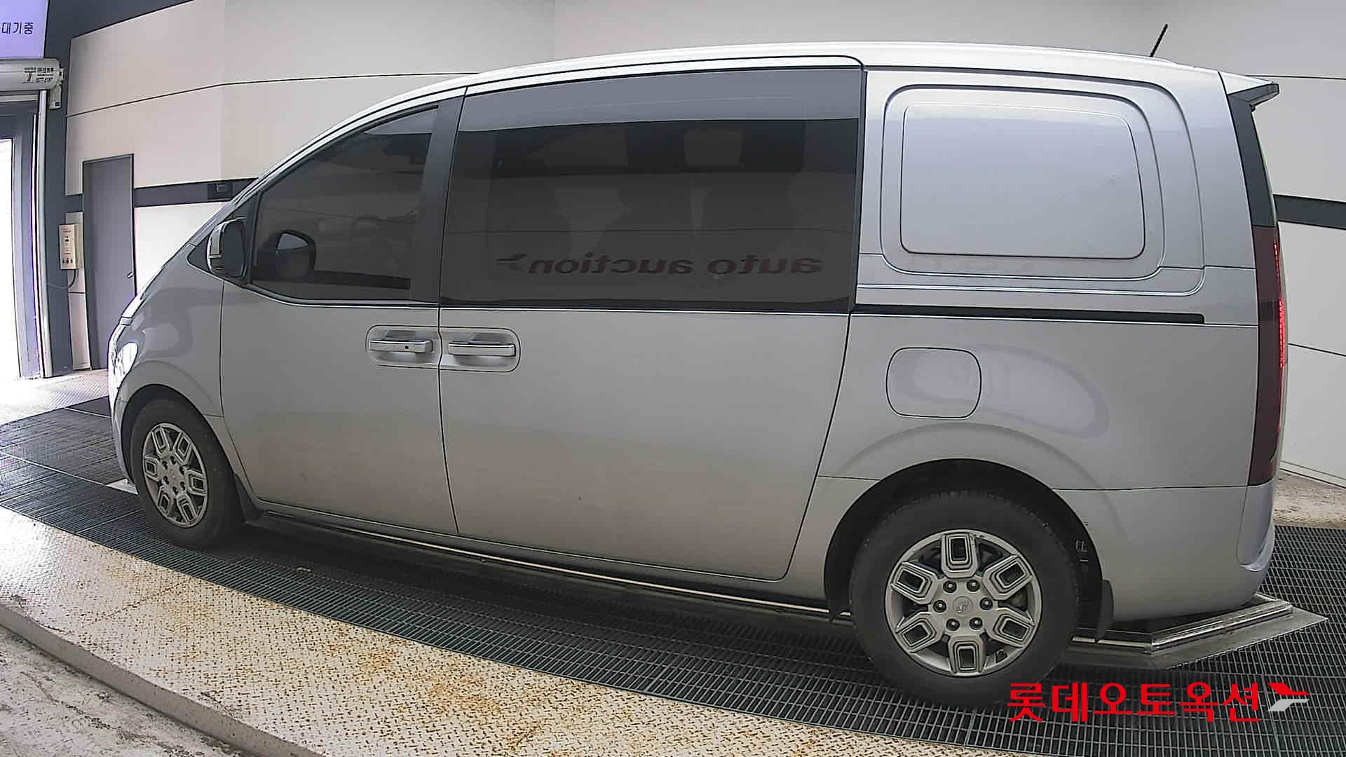 2022 - hyundai staria