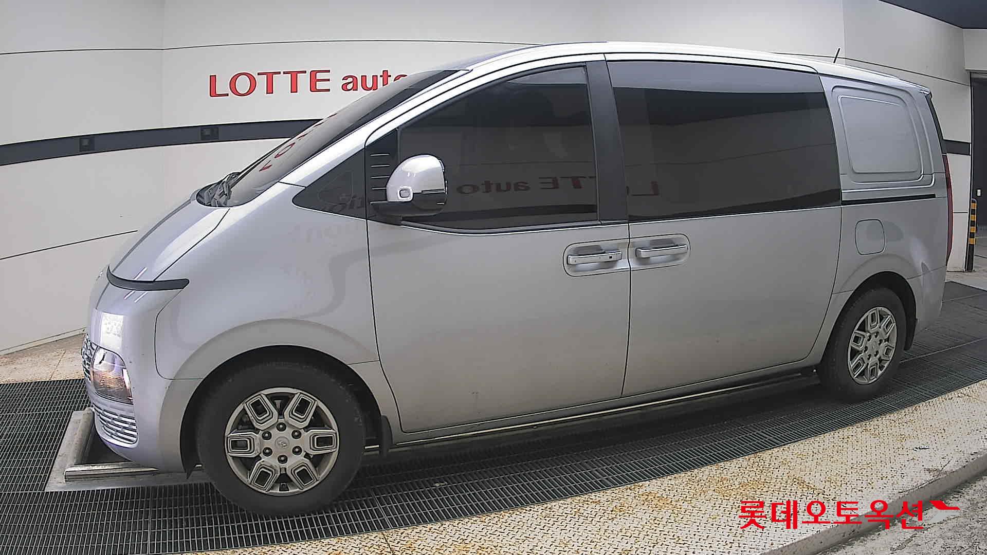 2022 - hyundai staria