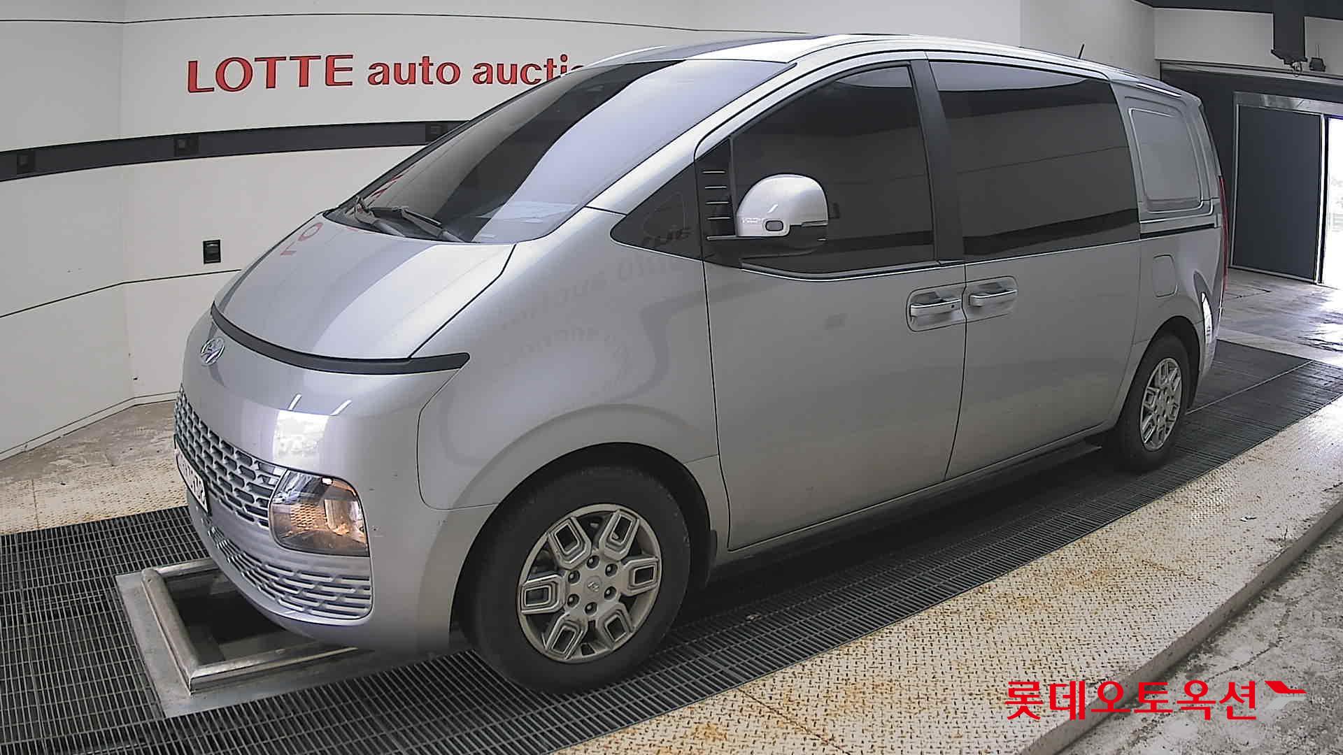 2022 - hyundai staria
