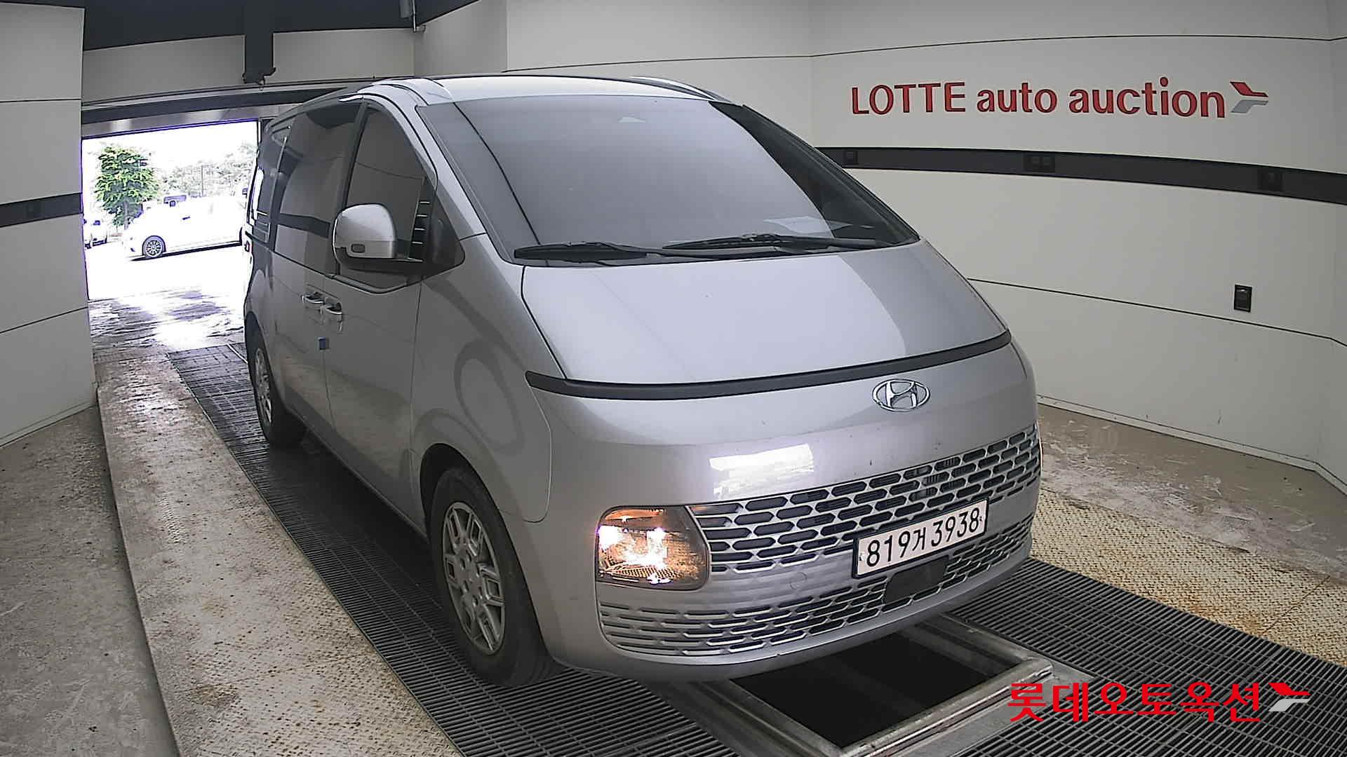 2022 - hyundai staria