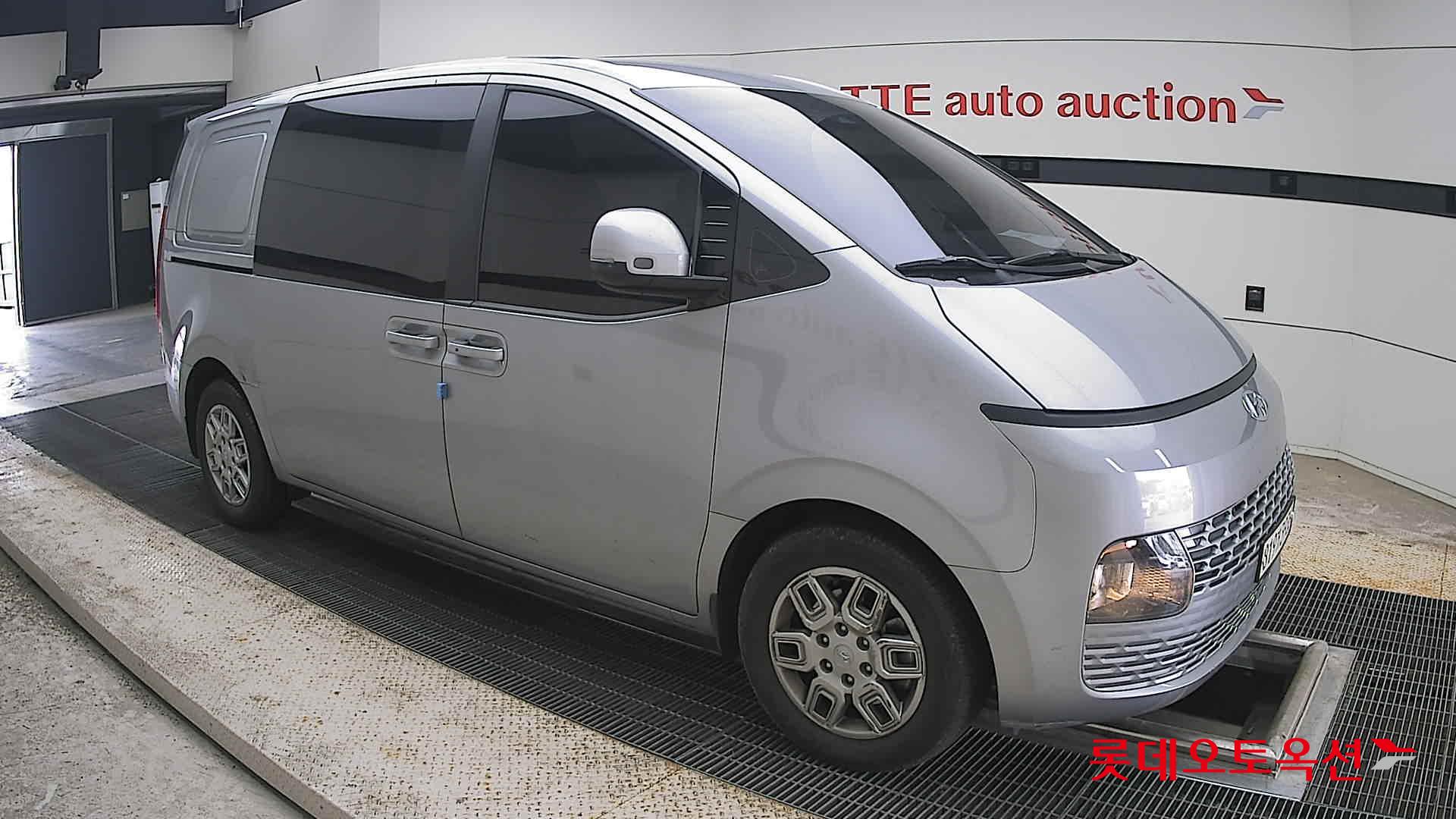 2022 - hyundai staria