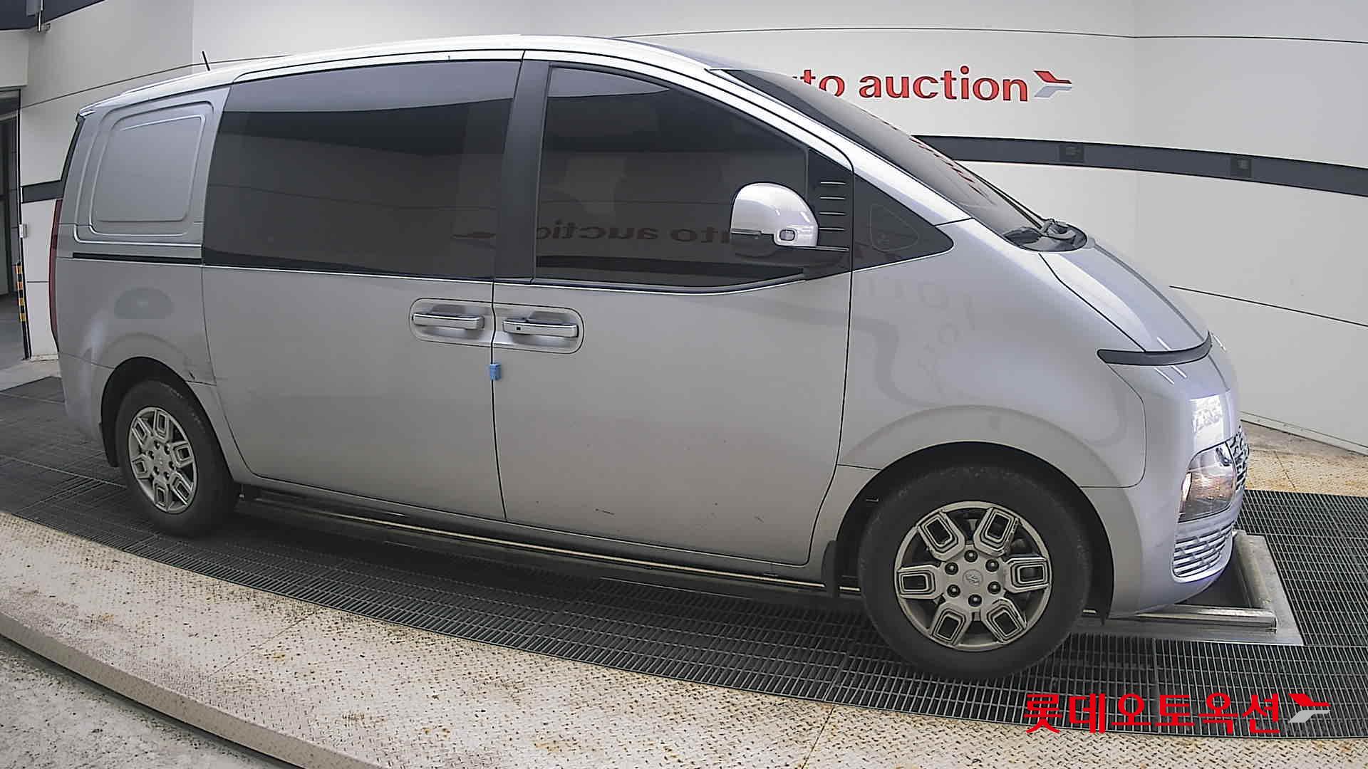 2022 - hyundai staria
