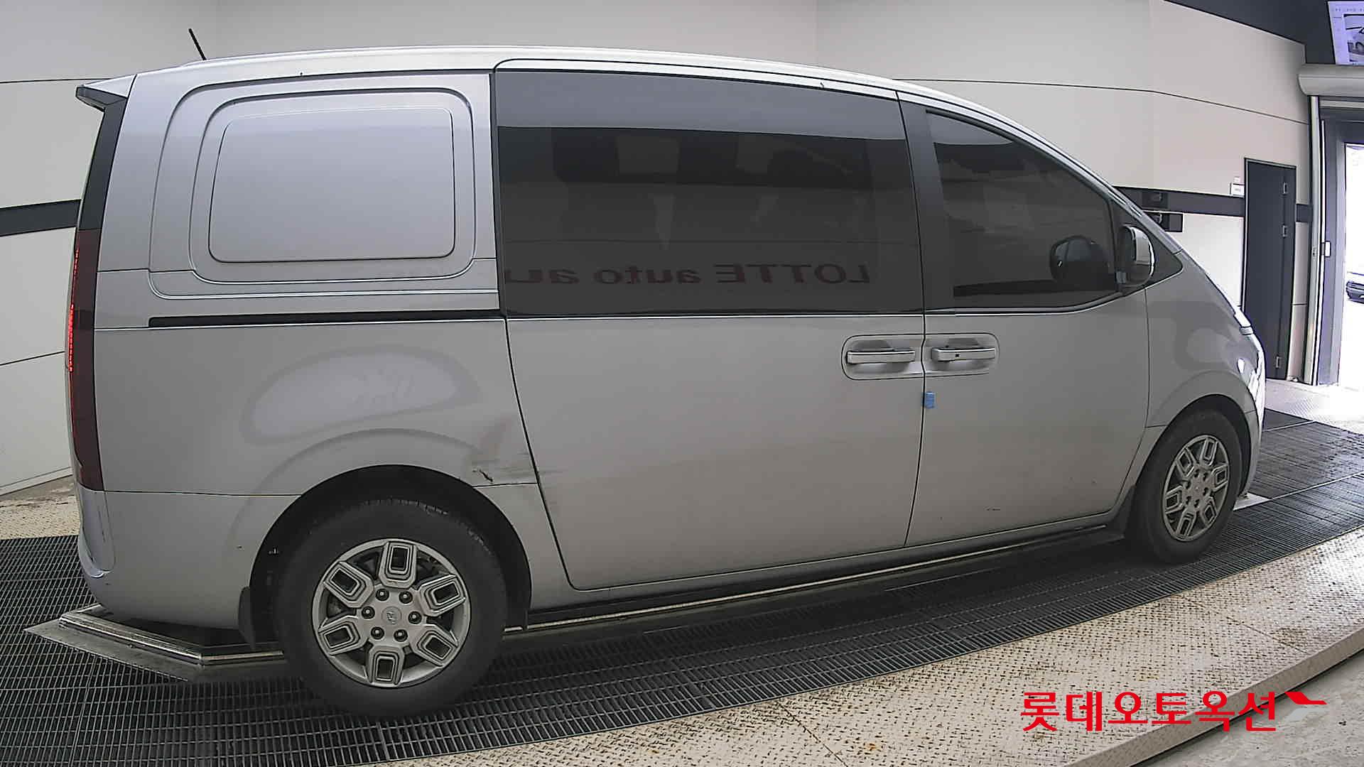 2022 - hyundai staria