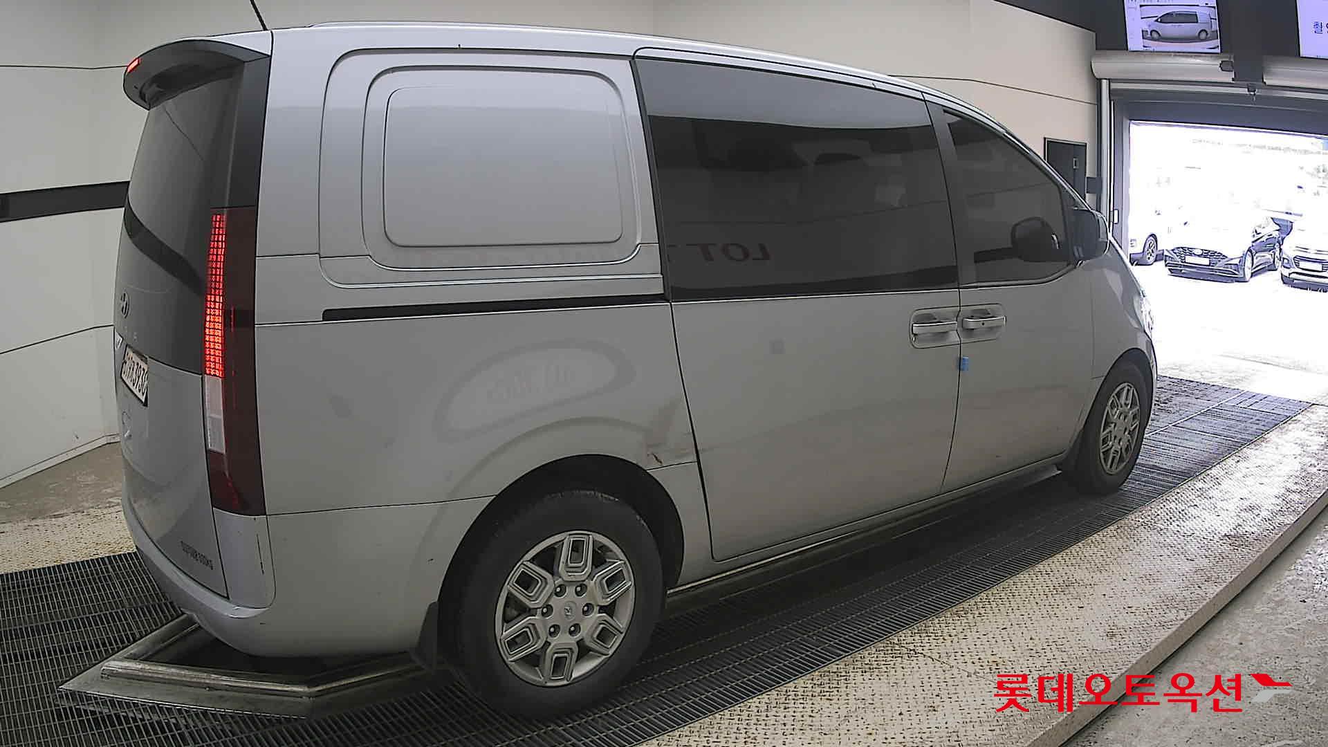 2022 - hyundai staria