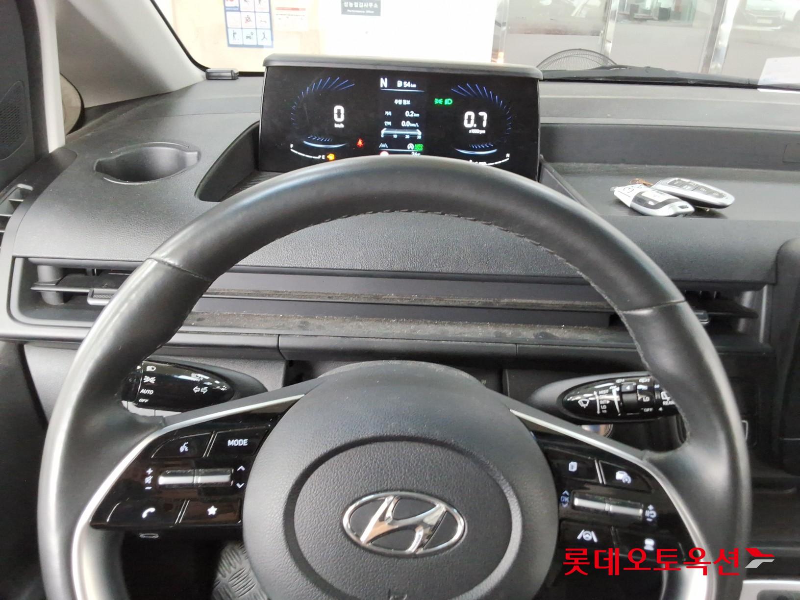 2022 - hyundai staria