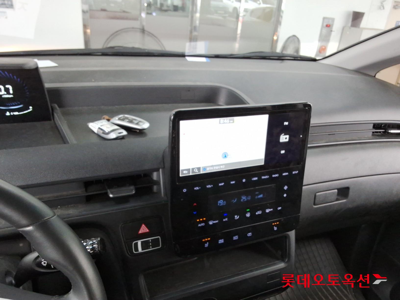 2022 - hyundai staria