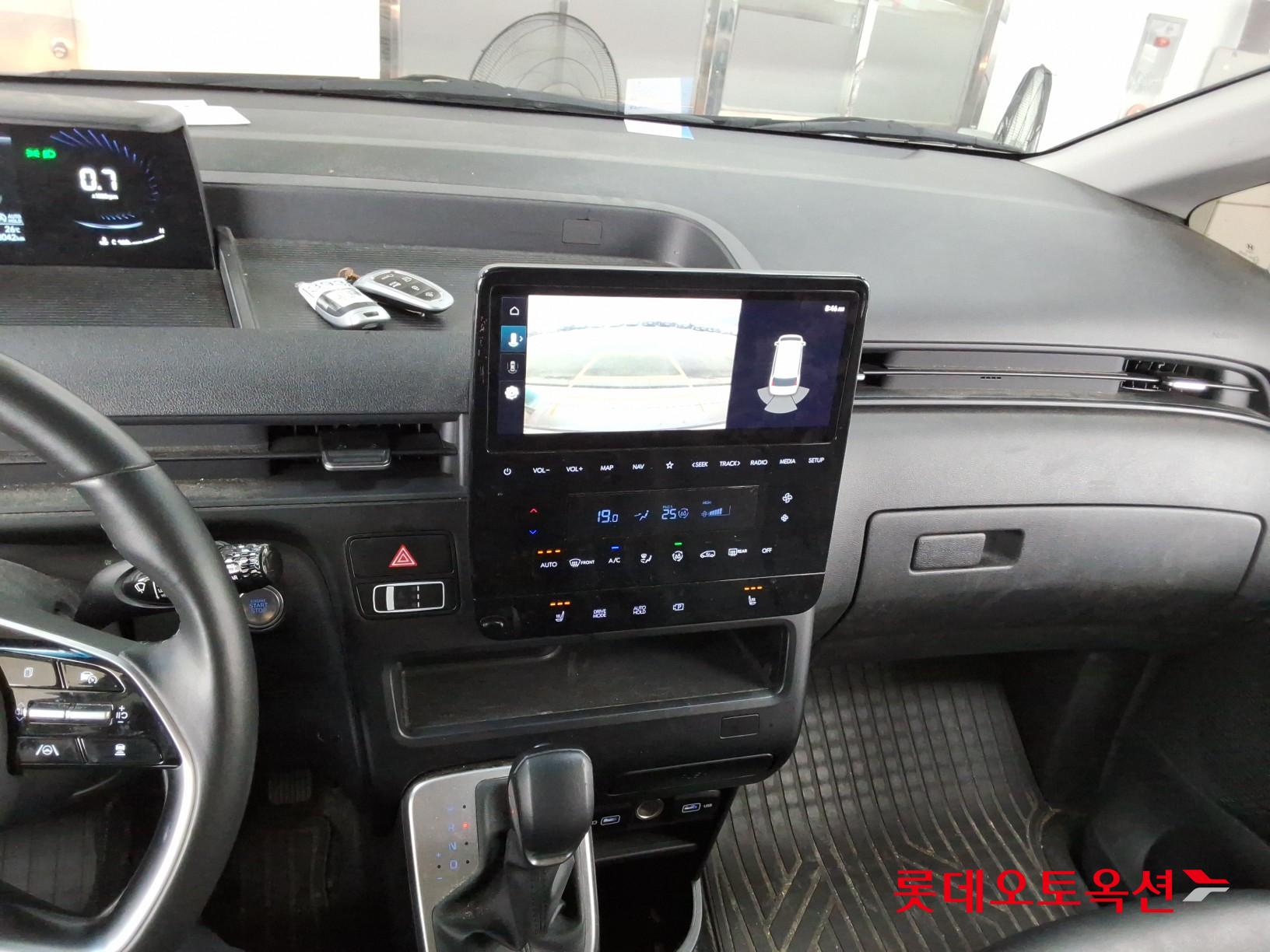 2022 - hyundai staria