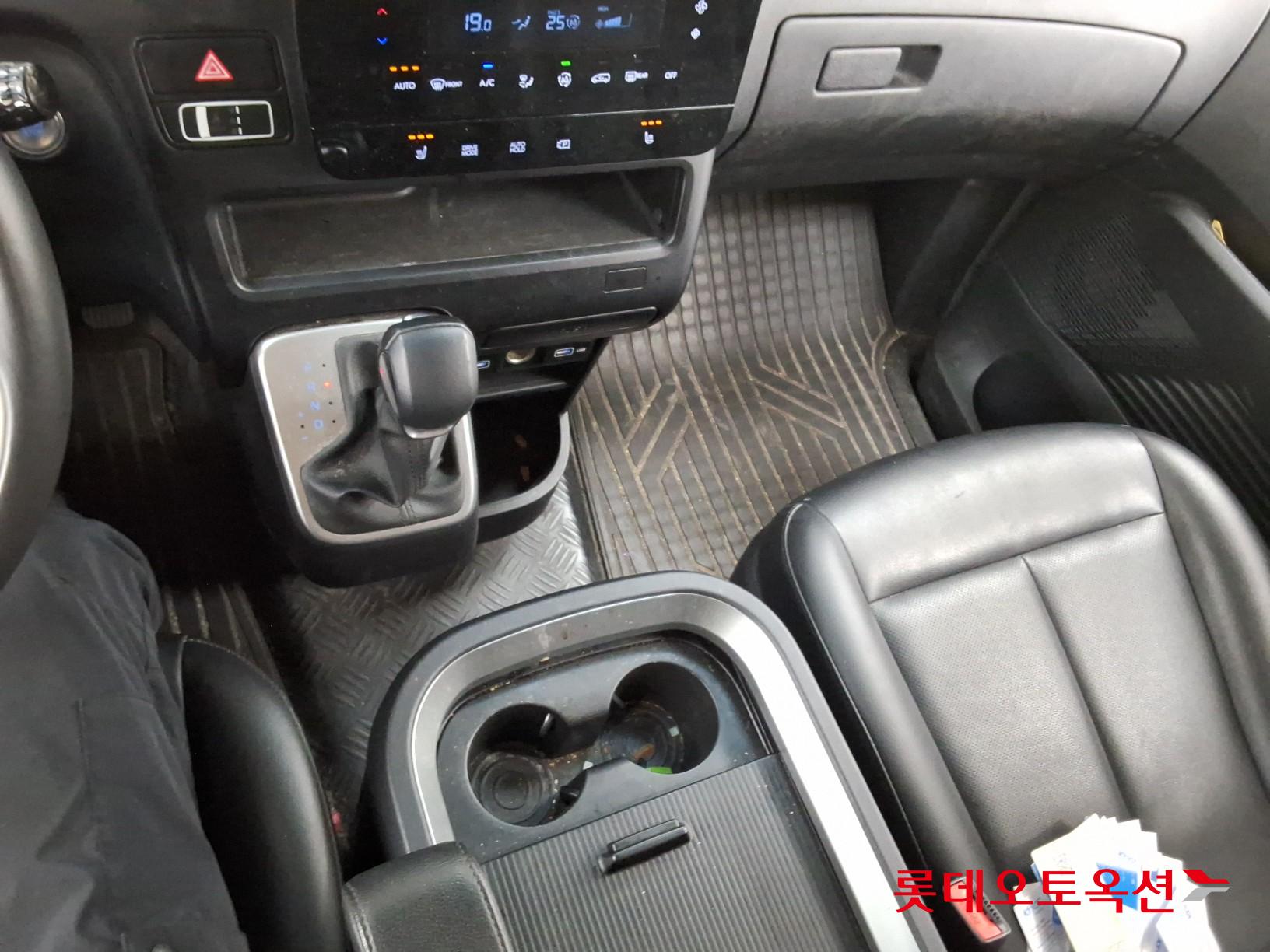 2022 - hyundai staria
