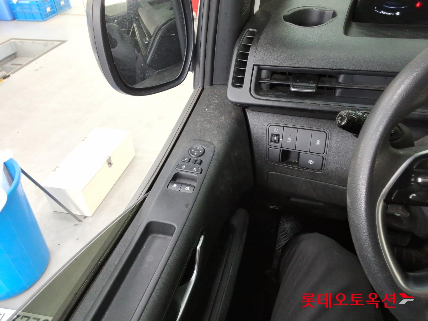 2024 - hyundai staria