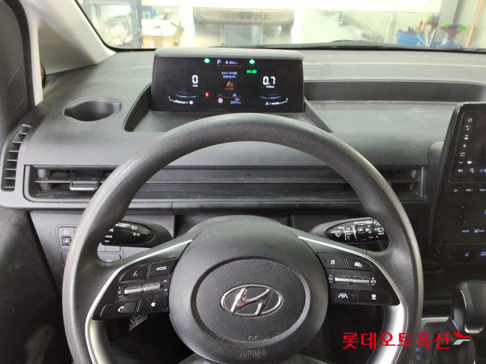 2024 - hyundai staria