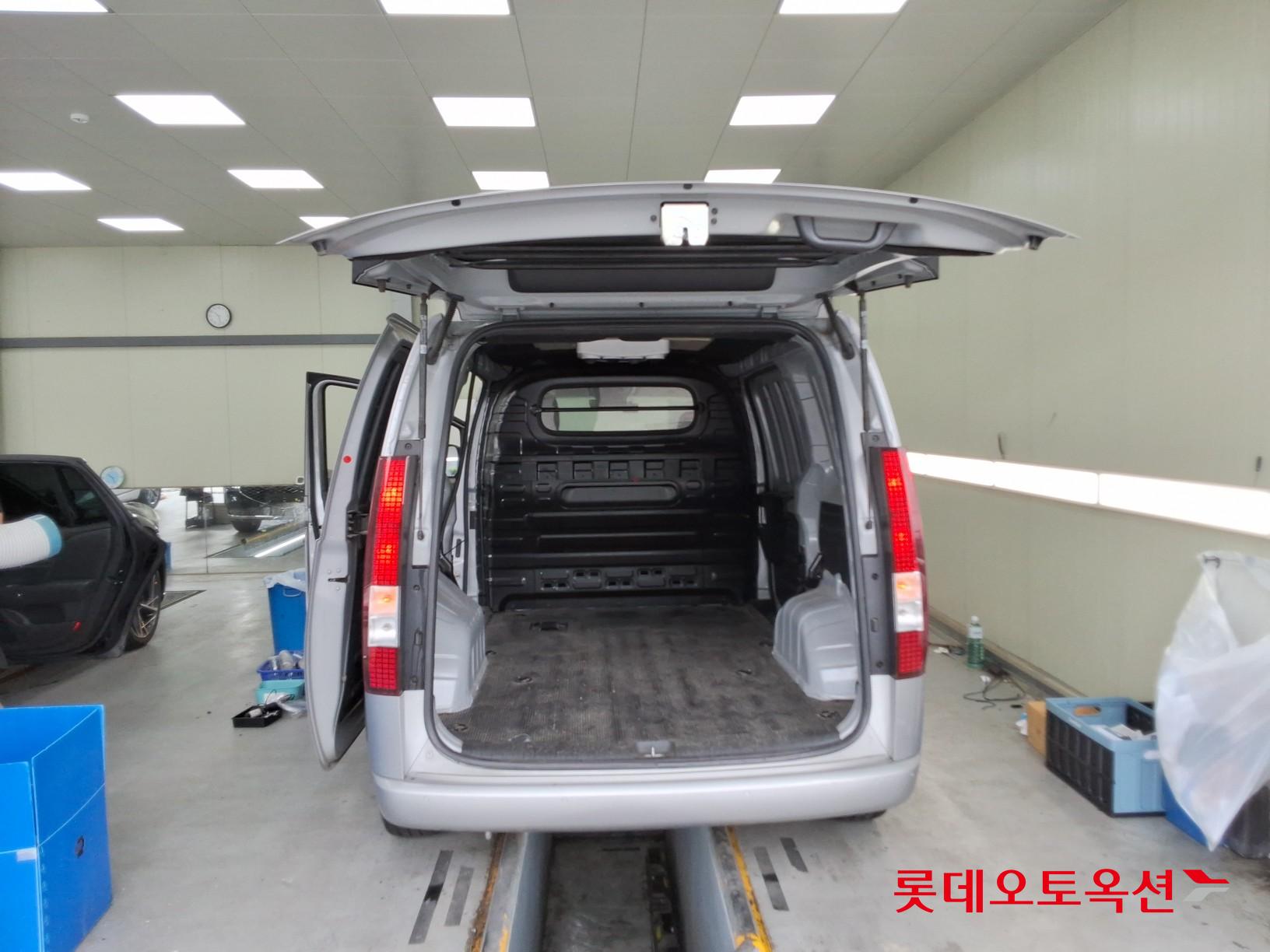2024 - hyundai staria