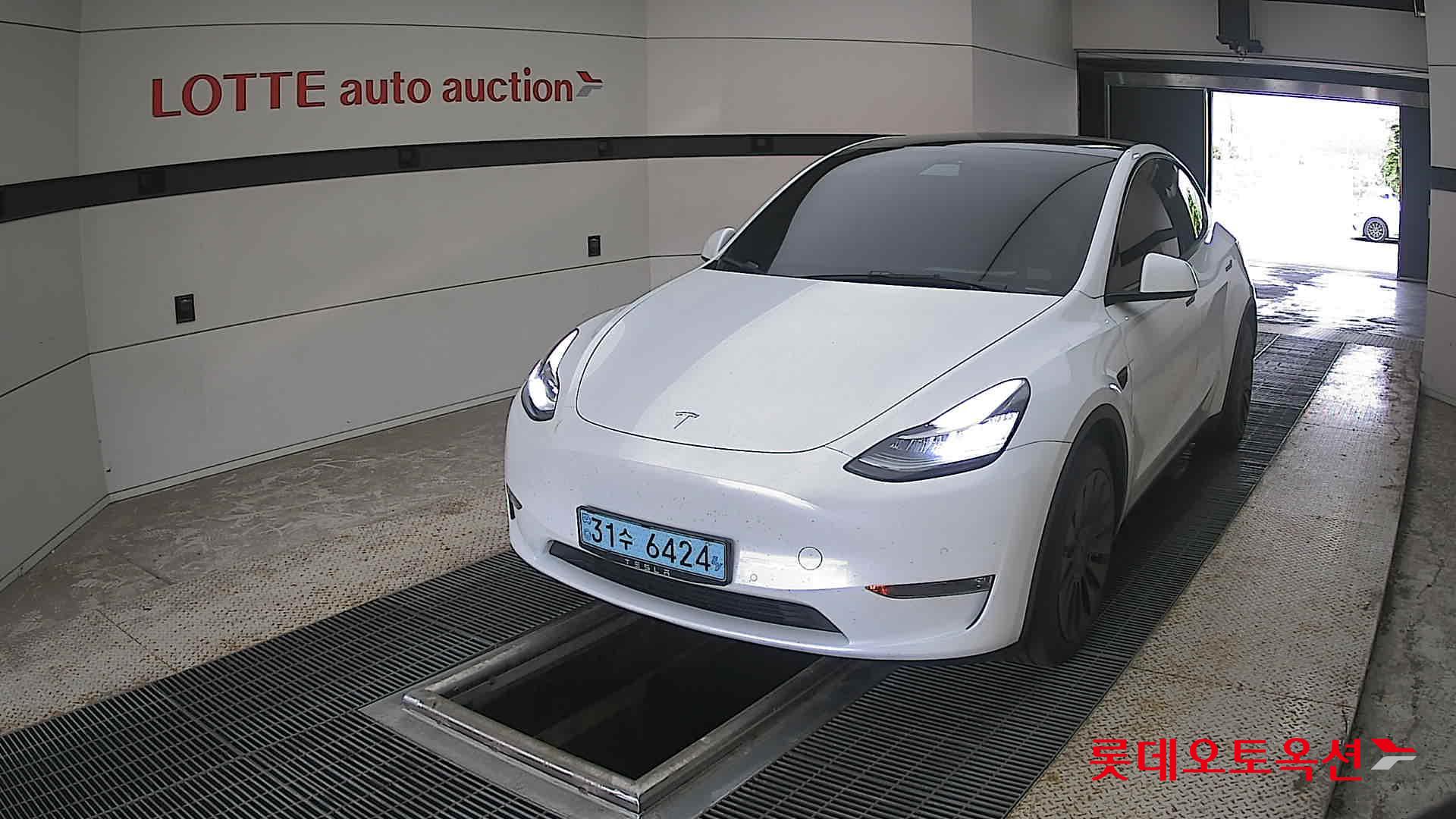 2021 - tesla model y