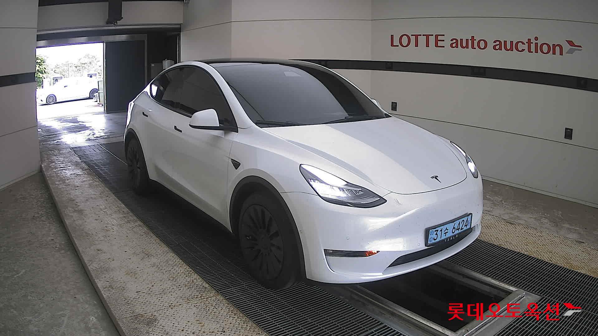 2021 - tesla model y