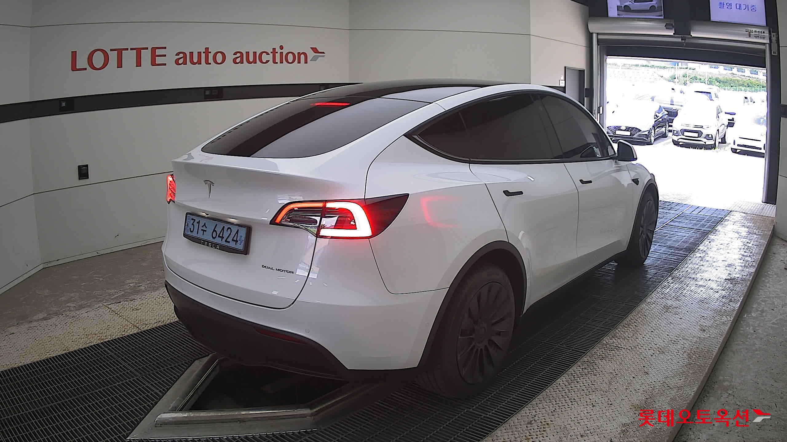 2021 - tesla model y