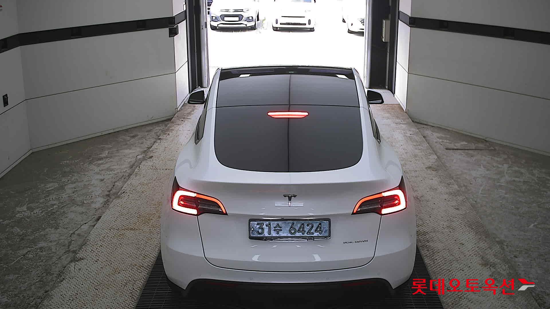 2021 - tesla model y