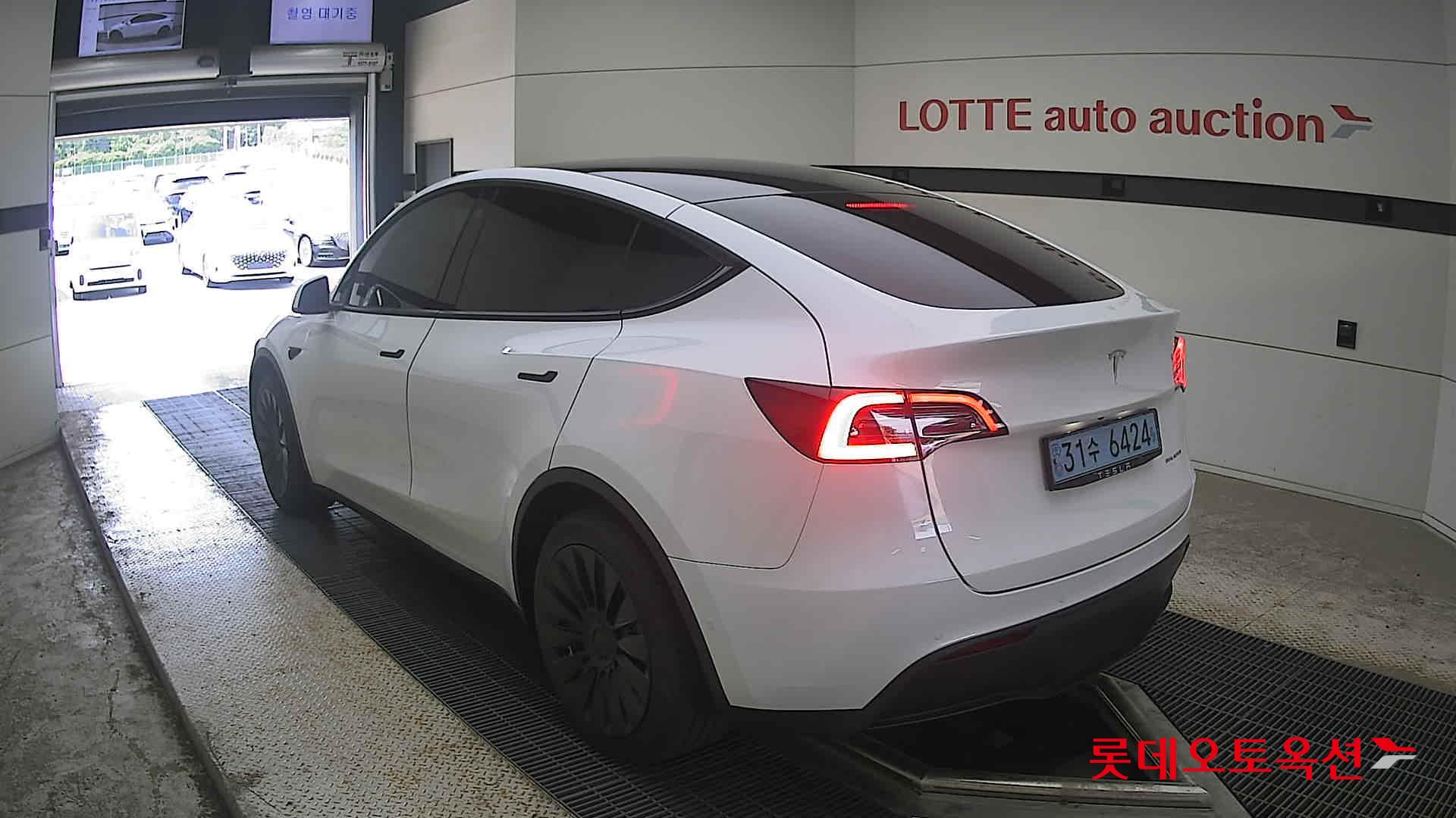 2021 - tesla model y