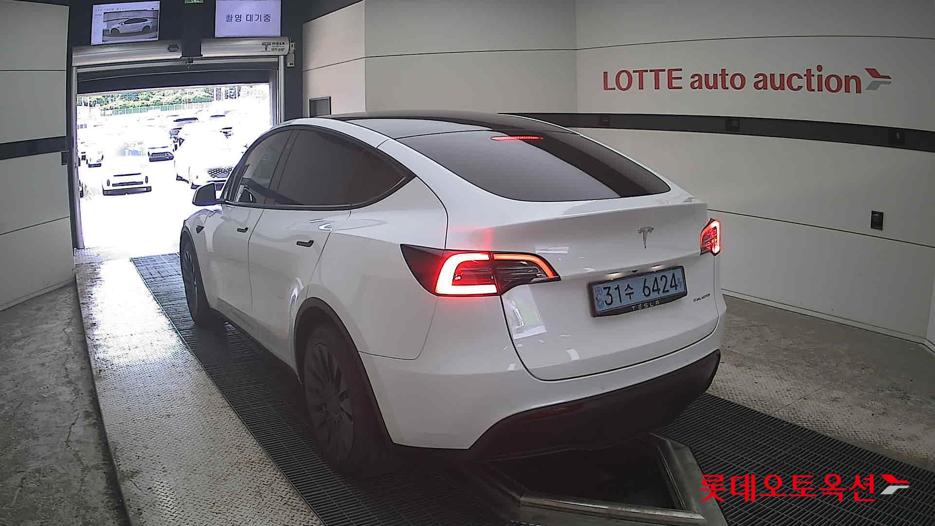 2021 - tesla model y