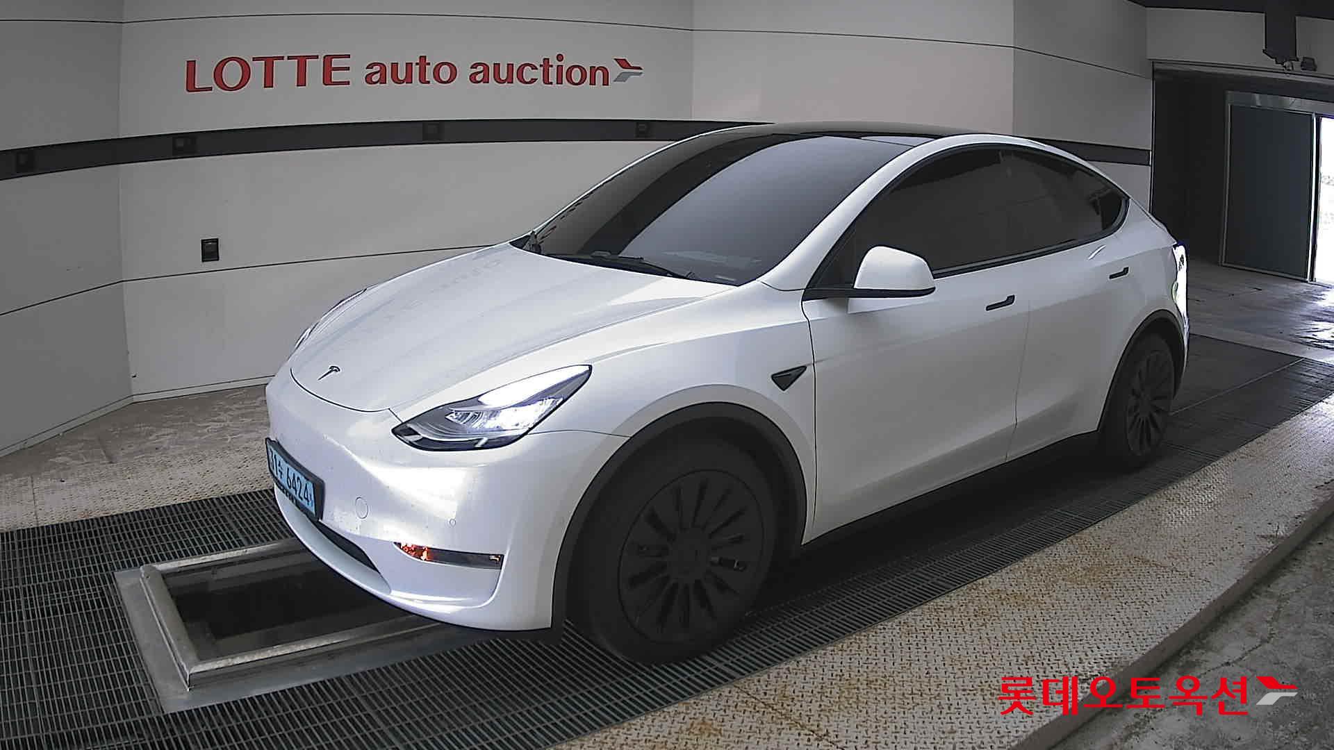 2021 - tesla model y