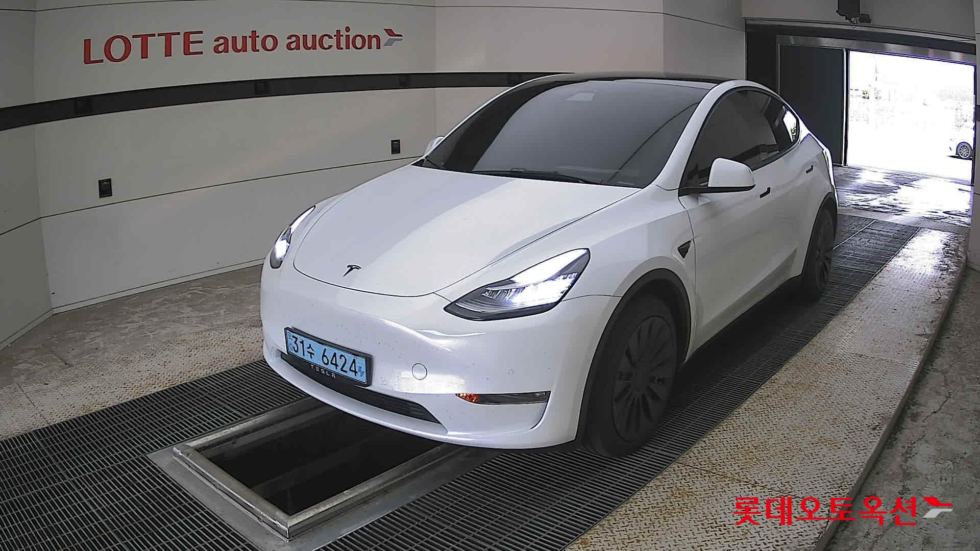 2021 - tesla model y