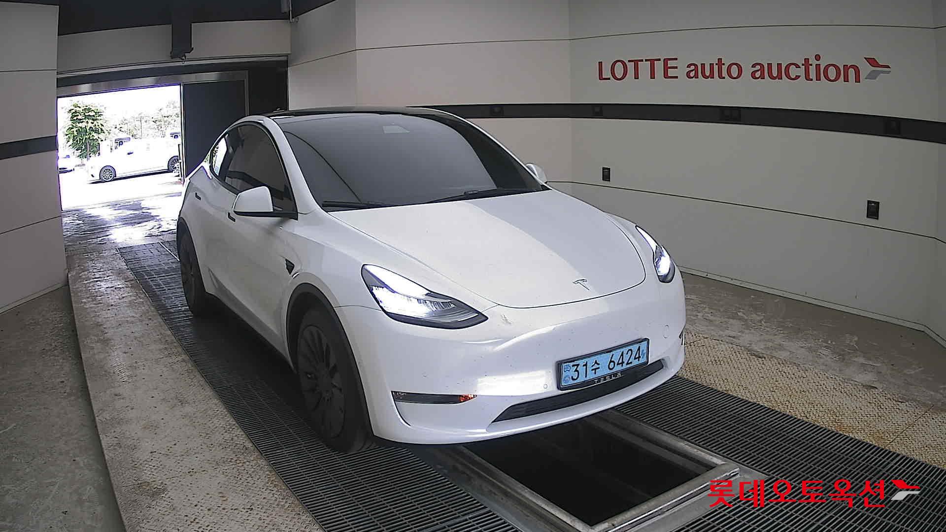 2021 - tesla model y