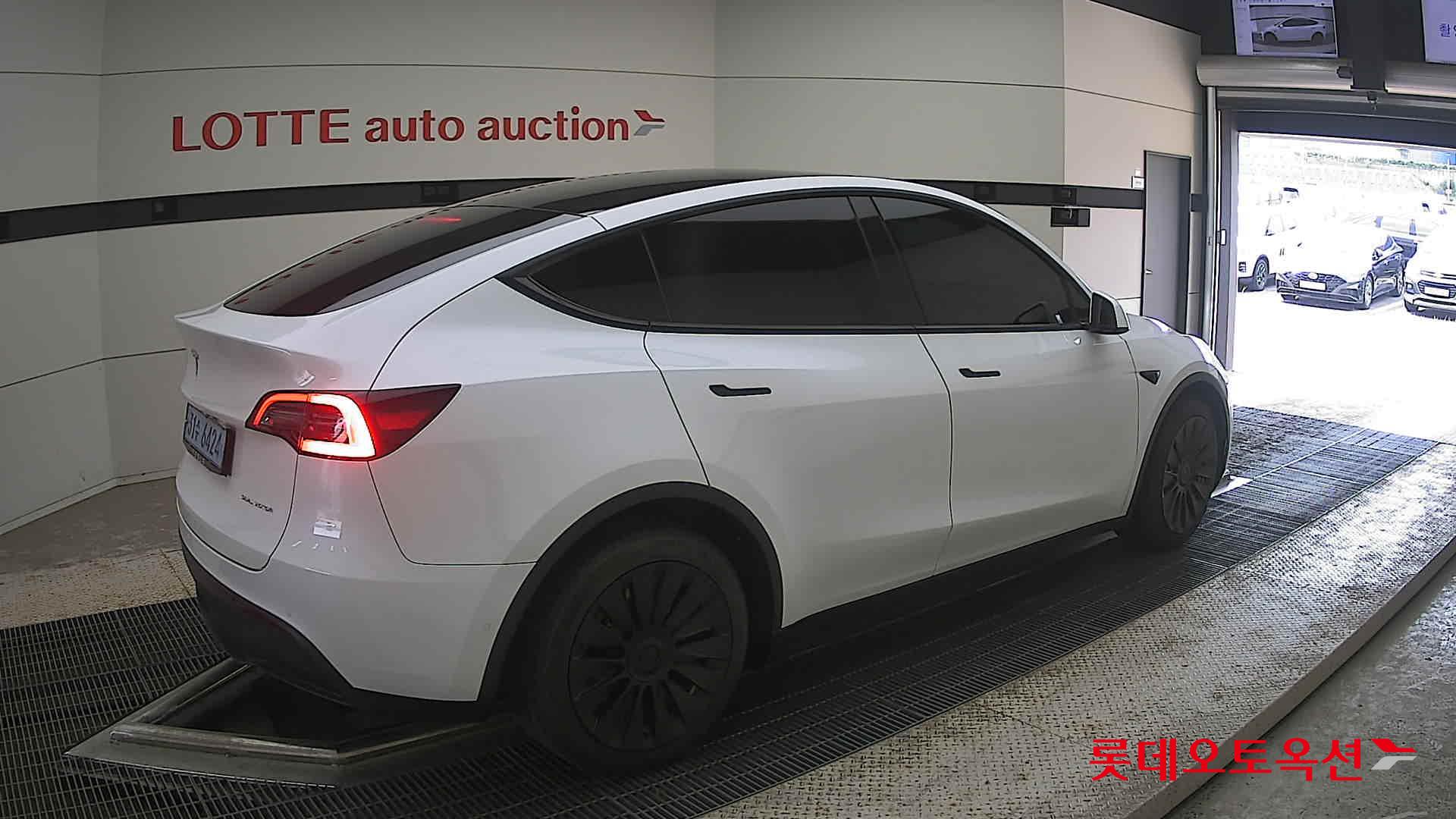 2021 - tesla model y