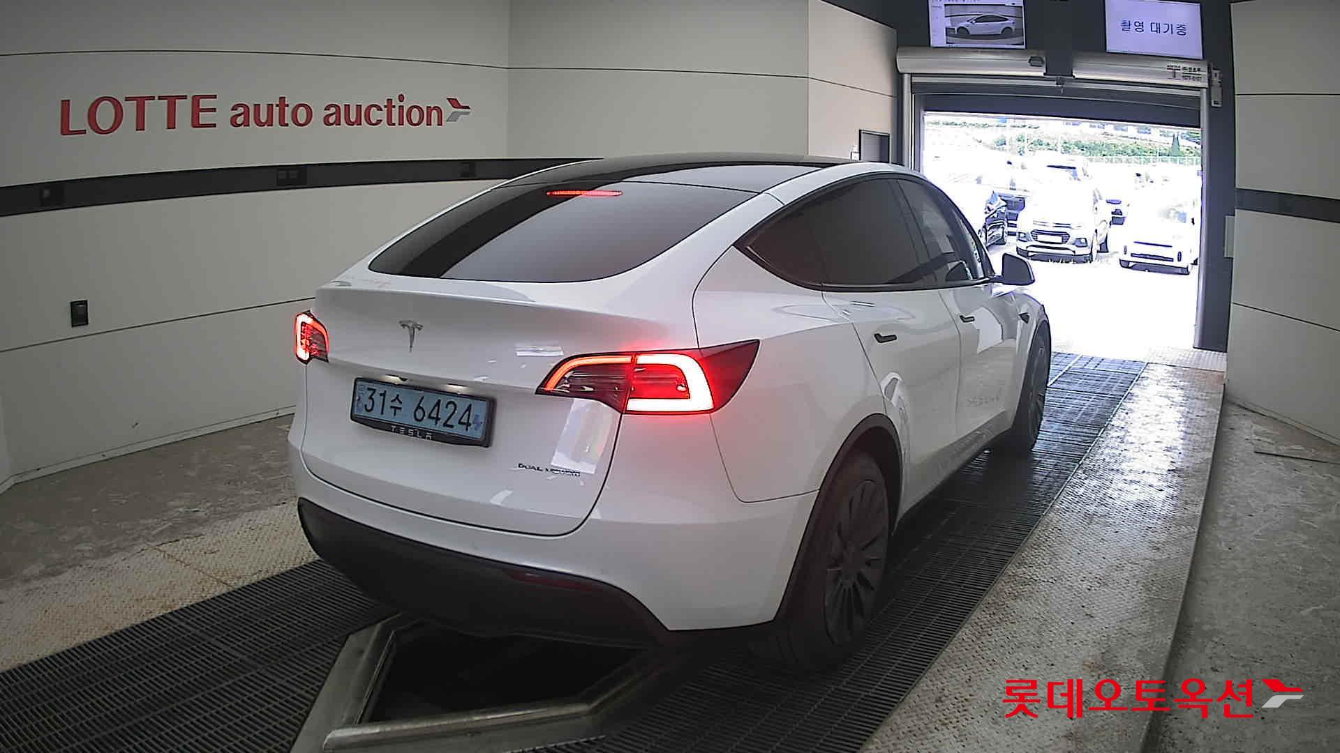 2021 - tesla model y
