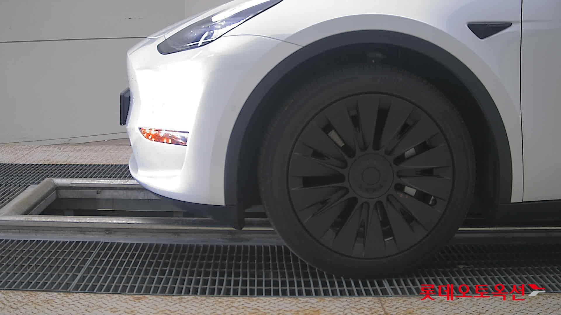 2021 - tesla model y