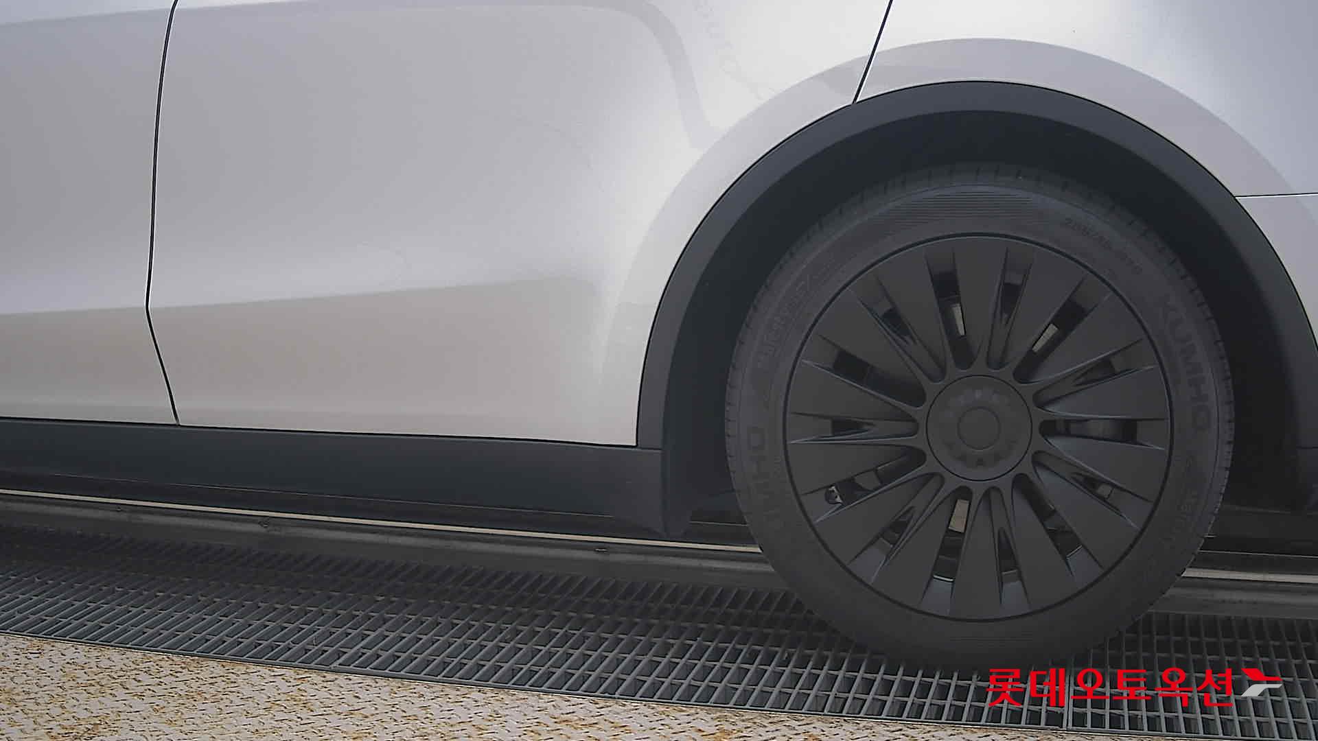 2021 - tesla model y