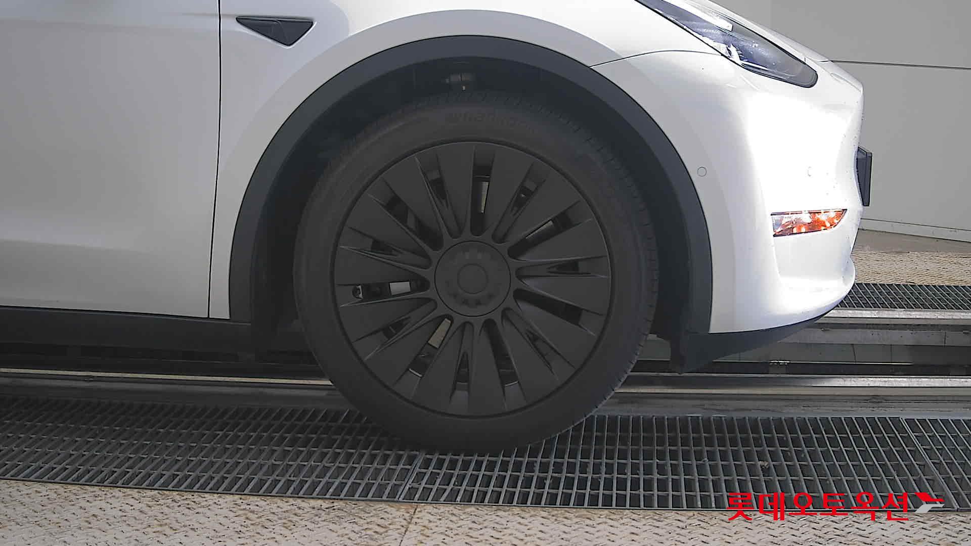 2021 - tesla model y