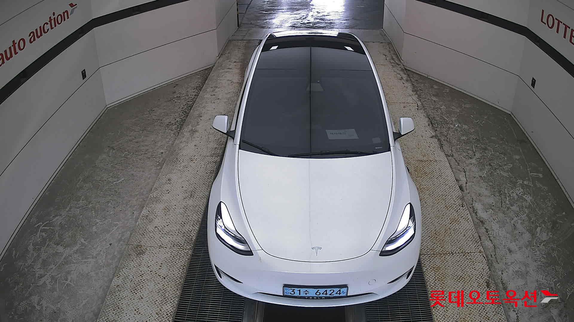 2021 - tesla model y